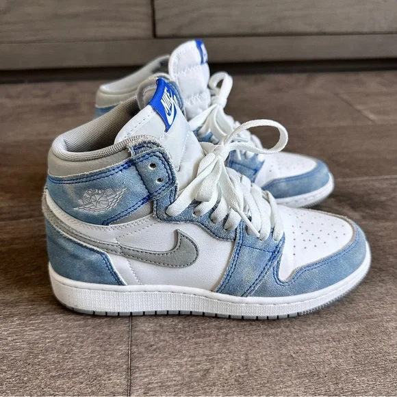 Nike Air Jordan 1 Retro High OG Hyper Royal Womens Blue and White Sneakers - Picture 4 of 8